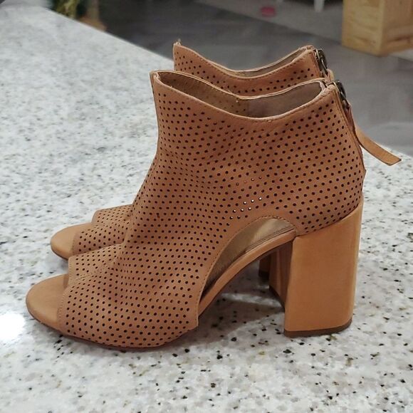 Gianni Bini Beige Peep Toe Block High Heel Zip Up Shoes Size 6 Women’s - Picture 4 of 6